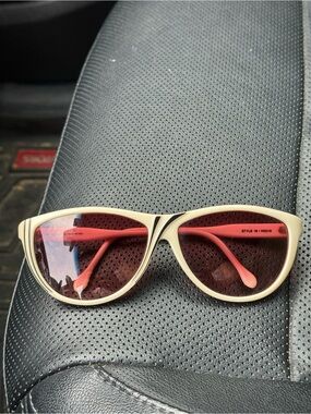 Bausch and LombSunglasses with Pink Temples